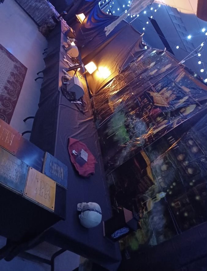 Puzzle table and decorations from a mobile escape game
